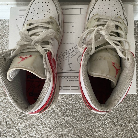 Air Jordan red & white size 6 youth - Picture 3 of 5